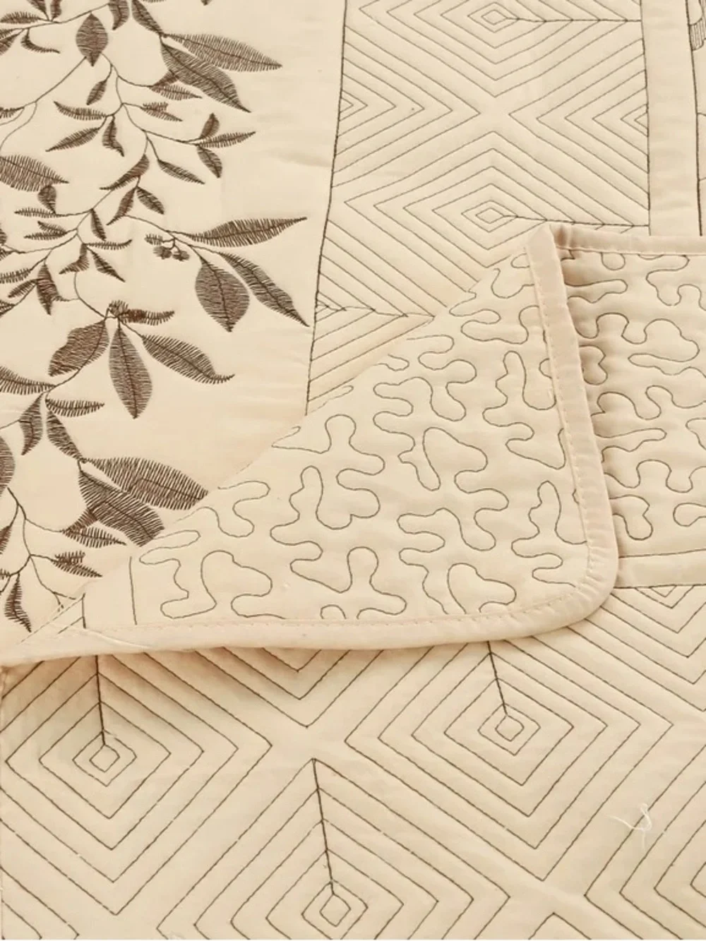 Beige Floral Queen 3 piece embroidered quilt set